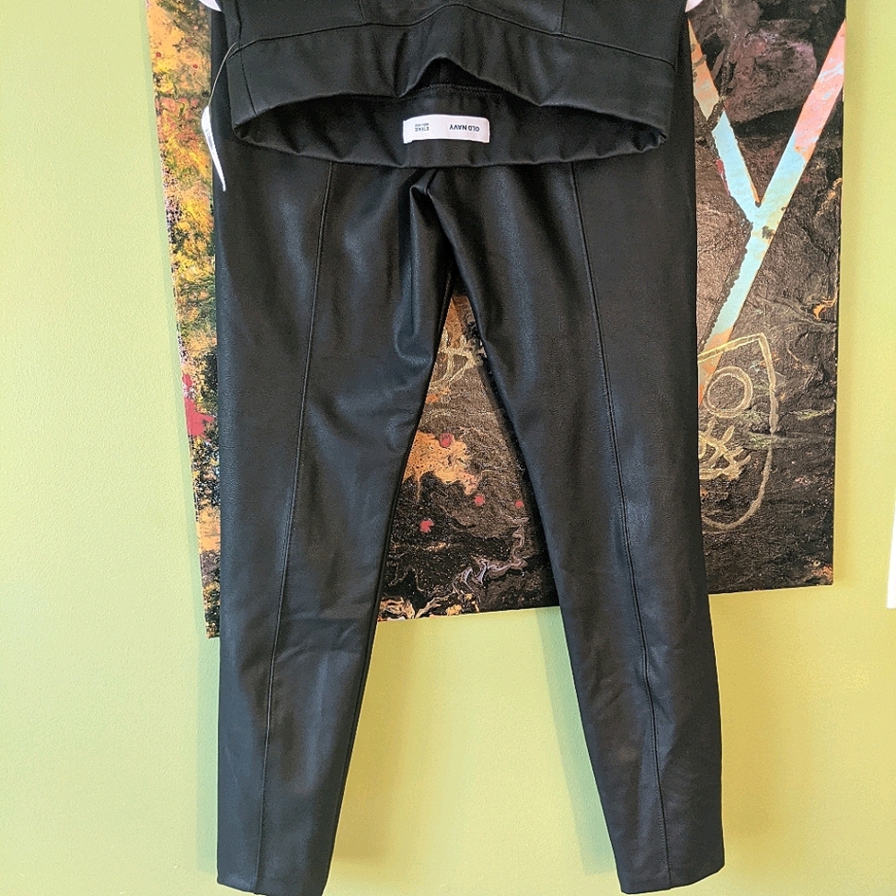 NWT Old Navy size medium faux leather leggings
